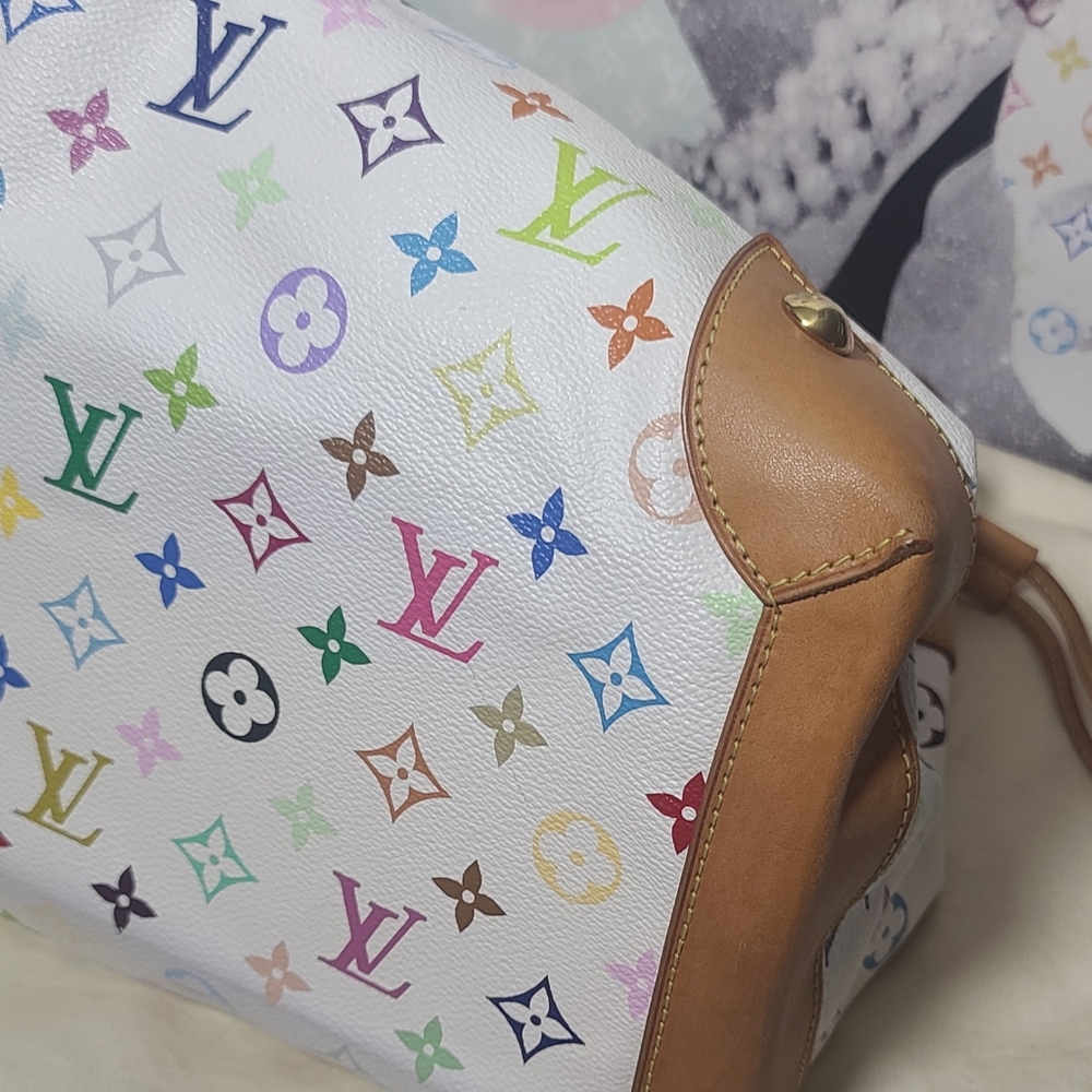 Louis Vuitton Ursula GM - Picture 13 of 15